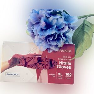 New! Never used! Pack of 100 Medical Examination Nitrile Gloves!